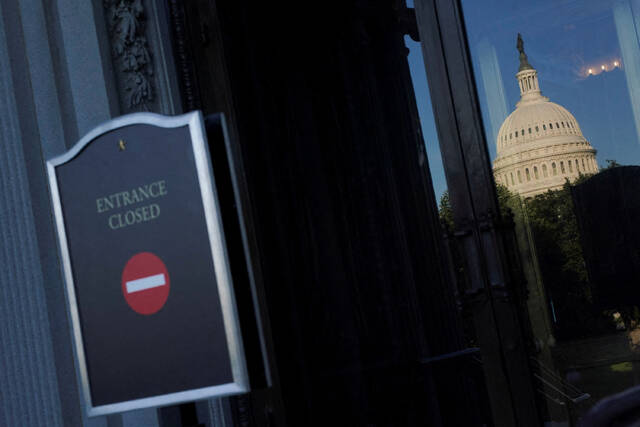 8915820_web1_2025-10-01T153728Z_2_LYNXNPEL901VO_RTROPTP_4_USA-SHUTDOWN