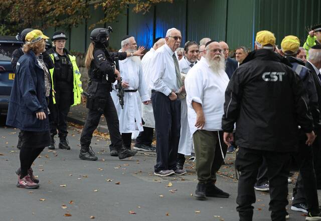 8917268_web1_2025-10-02T104427Z_1_LYNXNPEL910EA_RTROPTP_4_BRITAIN-POLICE-MANCHESTER