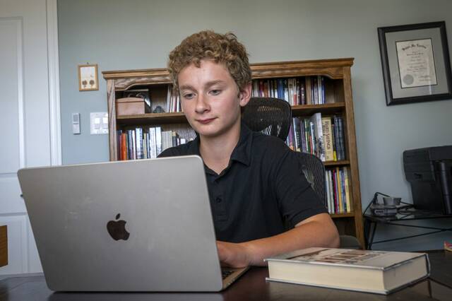 8918598_web1_vnd-WWIIfaces4-100525