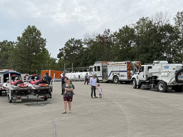 8920094_web1_HER-FoxTouchaTruck3-100925