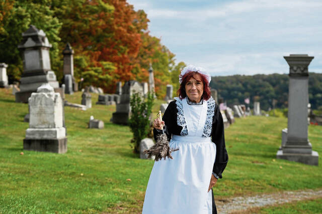 8921281_web1_vnd-ghosttour002-100824