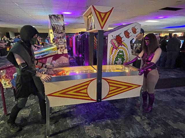 8923414_web1_TE-GamingExpo3-100425