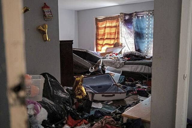 U.S. Border Patrol raid sweeps in citizens, families as Chicago crackdown intensifies