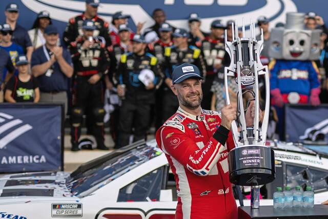 8926883_web1_gtr-NASCAR-100625