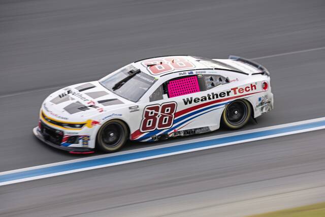 8926883_web1_gtr-NASCAR2-100625