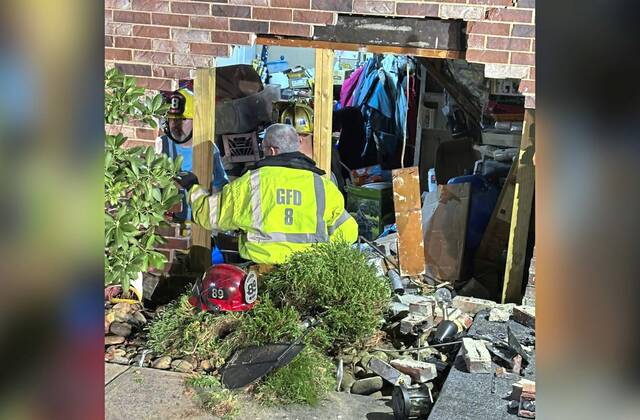 8927467_web1_gtr-HouseCrashC-100725