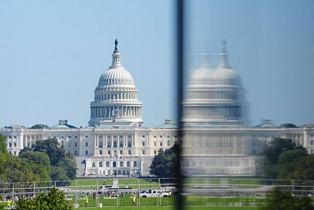 8927567_web1_2025-10-06T100135Z_1_LYNXNPEL950EA_RTROPTP_4_USA-SHUTDOWN