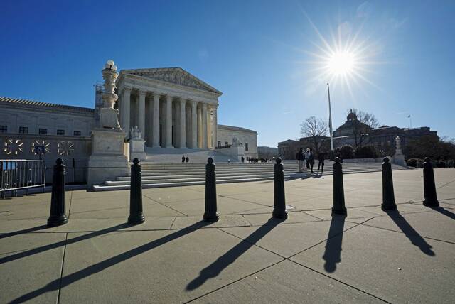 8927602_web1_2025-10-06T101218Z_2_LYNXNPEL950EE_RTROPTP_4_USA-COURT-TERM