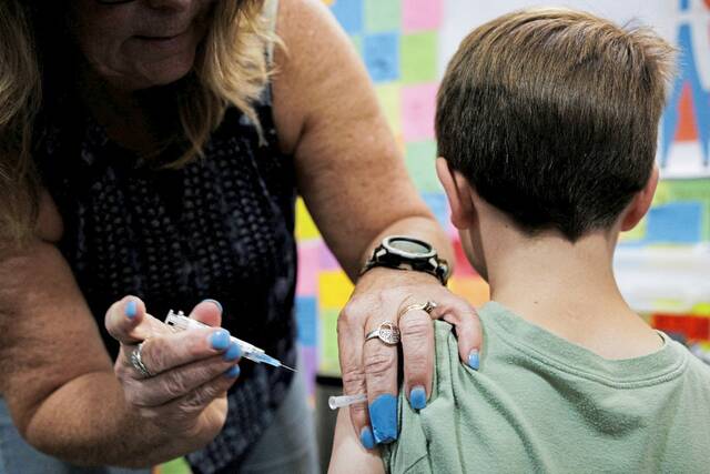 8927729_web1_2025-10-06T100344Z_1_LYNXNPEL950EF_RTROPTP_4_USA-TRUMP-VOTERS-VACCINES