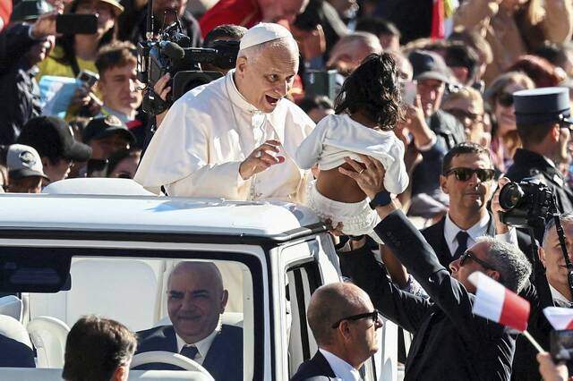 8927913_web1_2025-10-08T084108Z_1554916352_RC2K7HAY4KLU_RTRMADP_3_POPE-AUDIENCE