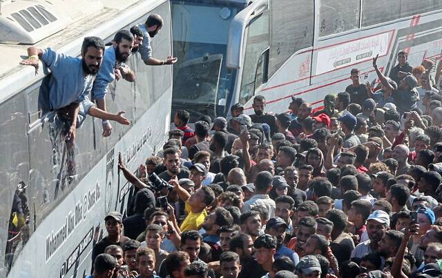 8927926_web1_2025-10-13T131627Z_1500991429_RC21BHAHUXB5_RTRMADP_3_ISRAEL-PALESTINIANS-GAZA