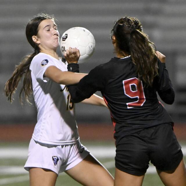 8927934_web1_ptr-FCNorwingsoc06-101625