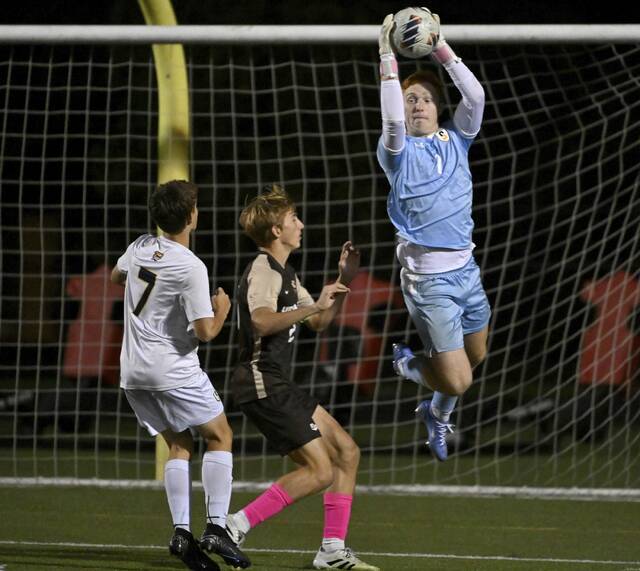 8927934_web1_vnd-ssasoccer02-101525