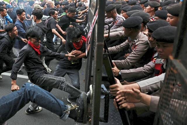 8927937_web1_2025-10-20T130551Z_833967395_RC2MFHAH8SK1_RTRMADP_3_INDONESIA-POLITICS-PROTESTS