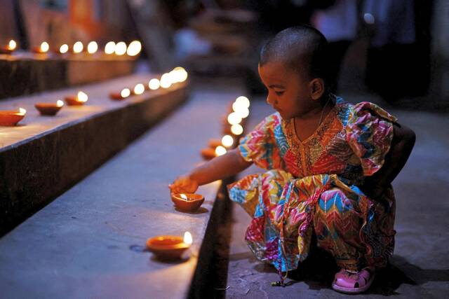 8927937_web1_2025-10-20t135451z_1952558977_rc2pfhal7nvs_rtrmadp_3_religion-diwali-bangladesh