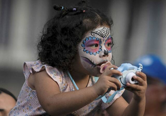 8927950_web1_2025-10-27t022017z_507632281_rc2tjha54s9i_rtrmadp_3_mexico-dayofthedead-catrinas-parade
