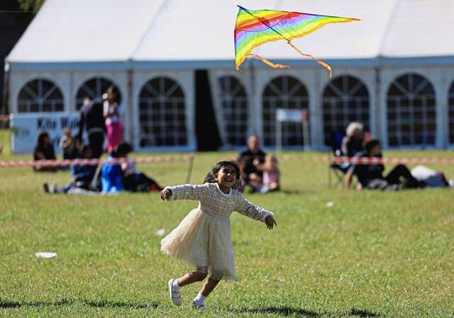8927950_web1_2025-10-27T100440Z_165308096_RC2QJHAMH149_RTRMADP_3_SAFRICA-KITES-FESTIVAL