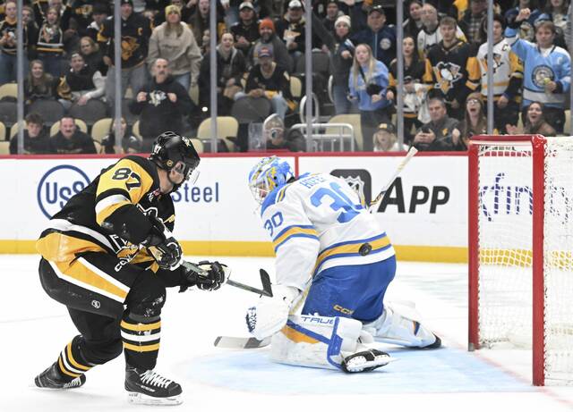 8927954_web1_ptr-pensblues12-102825 8927954_web1_ptr-pensblues12-102825