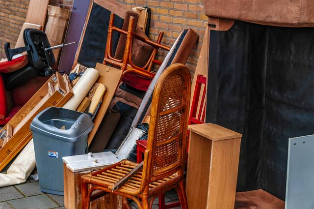 8928416_web1_naj-HouseholdJunk-101625