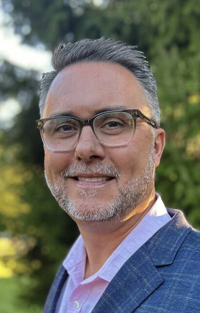 8928490_web1_hj-dennisphillips