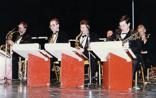 8928881_web1_sew-sweetwatergala2