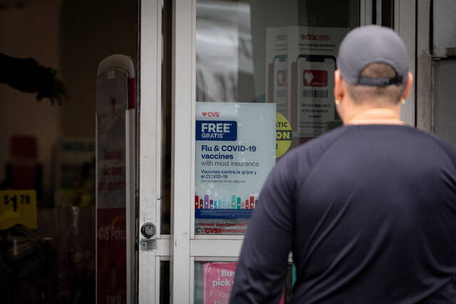 8928901_web1_2025-10-06T142636Z_2_LYNXNPEL950O3_RTROPTP_4_USA-VACCINES-FLORIDA