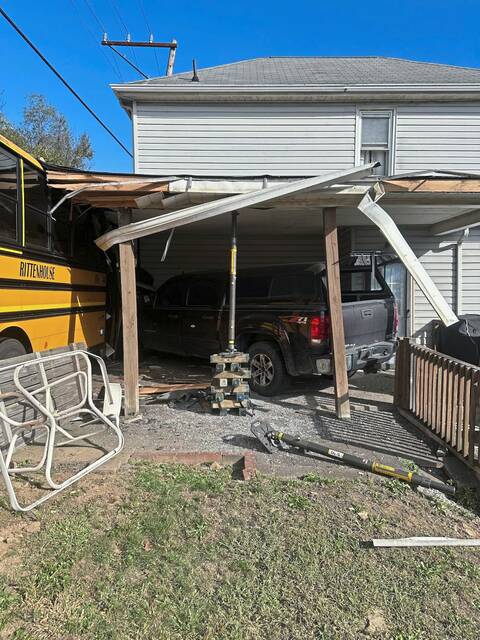 8929123_web1_ptr-forwardbuscrash2