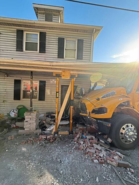 8929123_web1_ptr-forwardbuscrash3