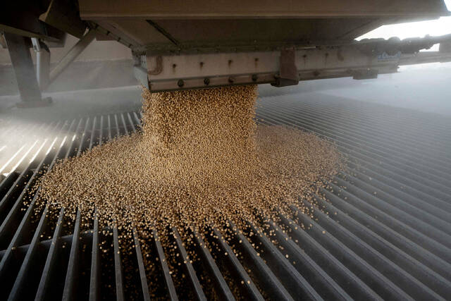 8929503_web1_2025-10-06T215328Z_1_LYNXNPEL950ZQ_RTROPTP_4_USA-TRUMP-FARM-AID--1-
