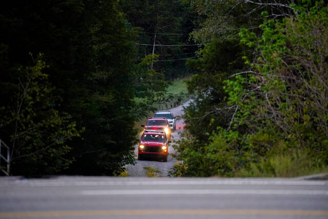 Instructor dead, 1 rescued from tree after skydiving mishap in Nashville