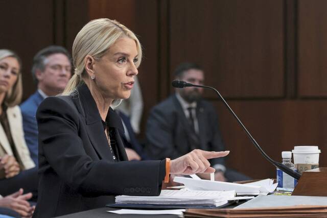 8930924_web1_2025-10-07T143220Z_702044598_RC227HA2H9CU_RTRMADP_3_USA-TRUMP-JUSTICE-BONDI