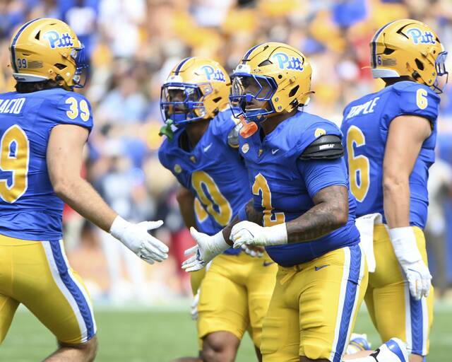 8931609_web1_ptr-PittFB04-100825