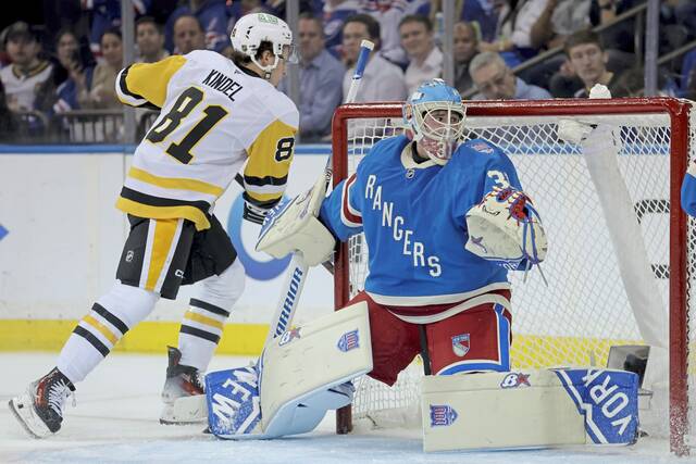 8931659_web1_2025-10-08T014020Z_1909307560_MT1USATODAY27270275_RTRMADP_3_NHL-PITTSBURGH-PENGUINS-AT-NEW-YORK-RANGERS