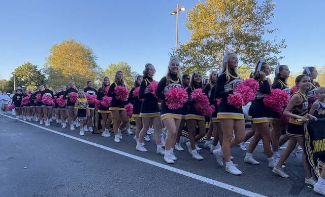 8931735_web1_naj-NAhomecheerleaders-101625