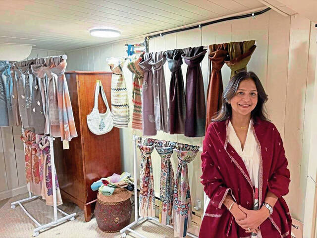 8932741_web1_sew-Nadia