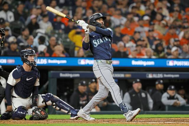 8933478_web1_gtr-Mariners-100825