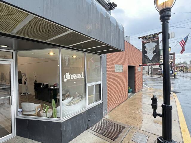 8934201_web1_her-glossed-102325-3