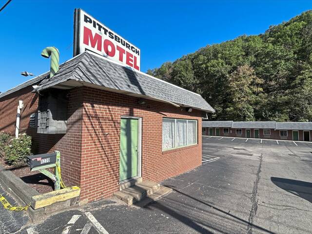 8934886_web1_PTR-Pittsburgh-Motel-Robinson-Oct-2025-002