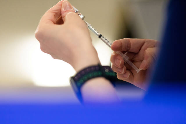 8937089_web1_2025-10-08T222759Z_1_LYNXNPEL9712B_RTROPTP_4_HEALTH-CORONAVIRUS-USA-VACCINE