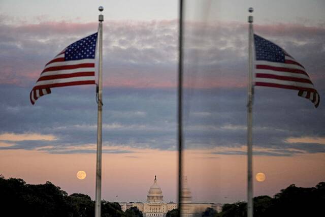 8937998_web1_2025-10-09T103559Z_1_LYNXNPEL980HH_RTROPTP_4_USA-SHUTDOWN