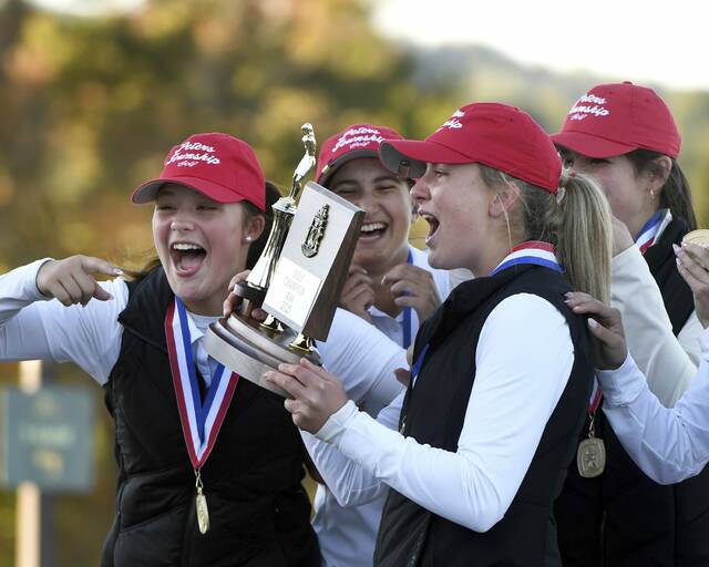 Peters Township girls edge Fox Chapel for 4th consecutive WPIAL team golf title