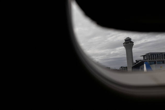 8940062_web1_2025-10-08T221037Z_2045839518_RC2W7HA449GZ_RTRMADP_3_USA-SHUTDOWN-AIRLINES-DUFFY
