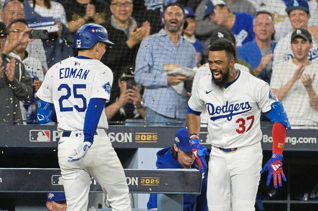 8941083_web1_gtr-Dodgers-101025
