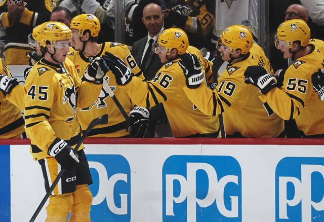 8941558_web1_2025-10-10T011039Z_1384362883_MT1USATODAY27284908_RTRMADP_3_NHL-NEW-YORK-ISLANDERS-AT-PITTSBURGH-PENGUINS