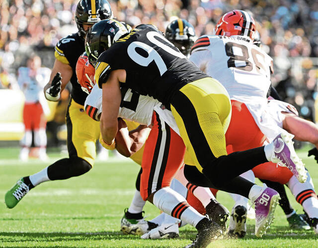 8942509_web1_ptr-SteelersBrowns05-120924