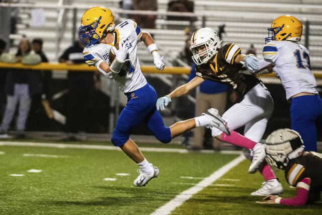 Derry lineman leaves on stretcher in high-scoring win vs. Greensburg Salem