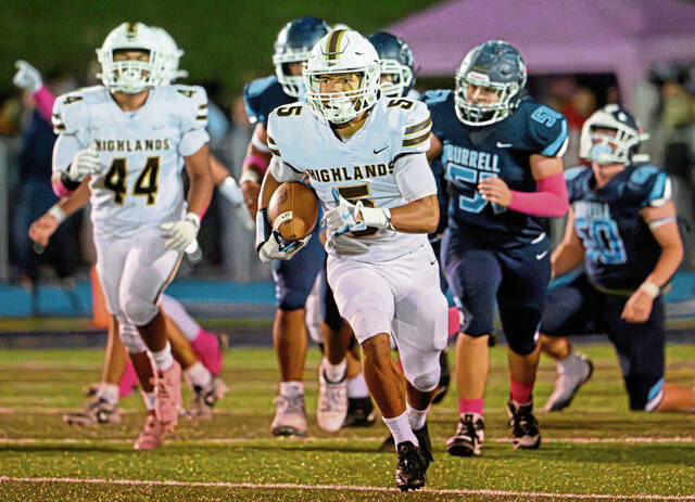 Big plays, Tevin Owen-Cratsenberg’s huge game help Highlands beat Burrell to clinch playoff spot