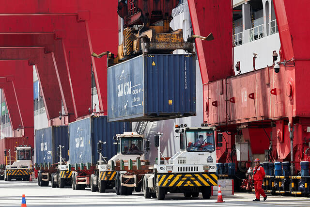 8943450_web1_2025-10-10T211300Z_1_LYNXNPEL99123_RTROPTP_4_CHINA-ECONOMY