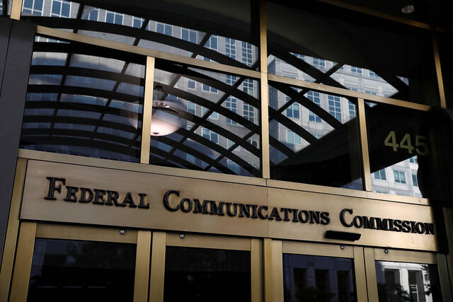 8944177_web1_2025-10-10T165022Z_1_LYNXNPEL990W2_RTROPTP_4_USA-BROADCASTERS-FCC