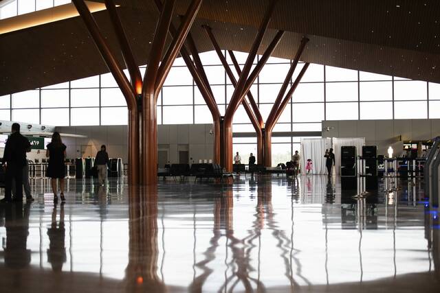 8945058_web1_PTR-AirportTour12-101225